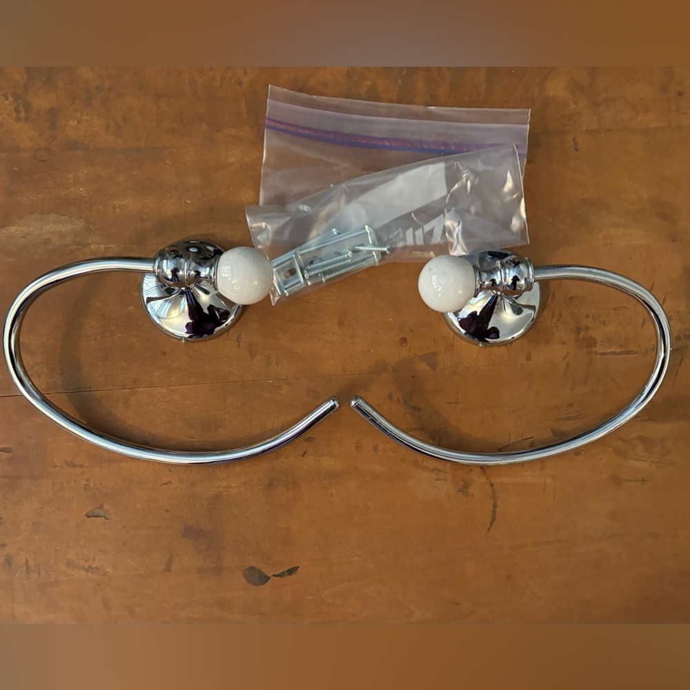 Set of 2 chrome towel rings with white ball